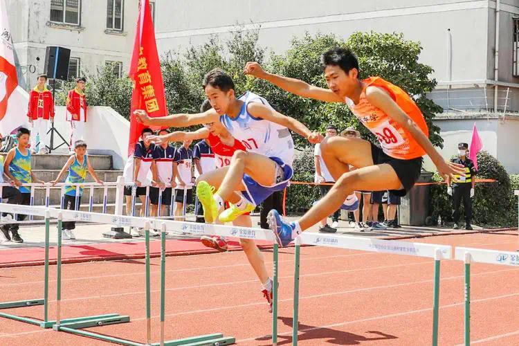 尤尼克斯网球拍蕃茄红
