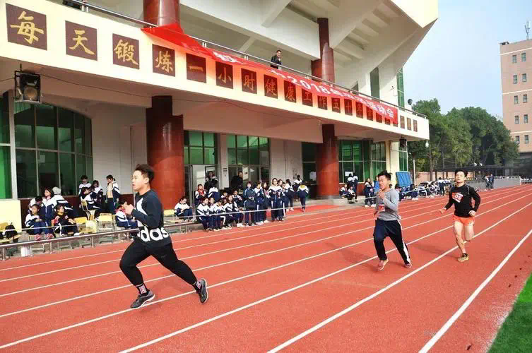 网球拍子越粉杀球越狠